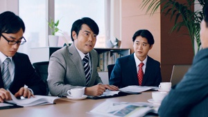 <p>先輩社員:課題…</p><p>ビジネスの前線に立つ人がいる。<br>僕はいつまでもフォロワーのままでいいのだろうか・・・</p>