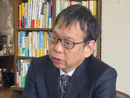 <span class="fontBold">奥真也氏プロフィル<br/>医師・医学博士</span><br/> 1962年大阪府生まれ。医師、医学博士。経営学修士(MBA)。医療未来学者。東京大学医学部医学科卒業。英レスター大学経営大学院修了。東京大学医学部附属病院放射線科に入局後、フランス国立医学研究所(INSERM)に留学、会津大学先端情報科学研究センター教授などを務める。その後、製薬会社、医療機器メーカーなどに勤務。埼玉医科大学総合医療センター客員教授。著書に『未来の医療年表~10年後の病気と健康のこと』(講談社現代新書)等がある。</a>