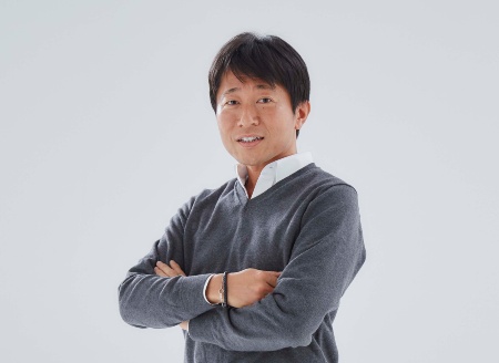<span class="fontBold">守屋実(もりや・みのる)氏</span><br/> 1969年生まれ。明治学院大学卒。1992年にミスミ(現ミスミグループ本社)に入社後、新市場開発室で、メディカル事業の立ち上げに従事。2002年に新規事業の専門会社、エムアウトを、ミスミ創業オーナーの田口弘氏とともに創業、複数の事業の立ち上げおよび売却を実施。2010年に守屋実事務所を設立。新規事業創出の専門家として活動。ラクスル、ケアプロの立ち上げに参画、副社長を歴任後、博報堂、メディバンクス、ジーンクエスト(ユーグレナグループ)、サウンドファン、みんなの健康、ブティックス、SEEDATA(博報堂グループ)、AuB、TOKYOJP、みらい創造機構、ミーミル(UZABASEグループ)、トラス、日本クラウドキャピタル、テックフィード、キャディ、フリーランス協会、JAXA、セルム、FVC、日本農業などの取締役、顧問、フェロー、理事など、 リクルートホールディングス、JR東日本スタートアップなどのアドバイザー、内閣府などの有識者委員、中国・山東省工業和信息化庁の人工智能高档顧問を歴任。2018年4月にブティックスを、5月にラクスルを、2カ月連続で上場に導く。著者に『<a href="https://www.amazon.co.jp/dp/4065212235/" target="_blank">起業は意志が10割</a>』(講談社)、『新しい一歩を踏み出そう! 会社のプロではなく、仕事のプロになれ!』(ダイヤモンド社)がある。</a>