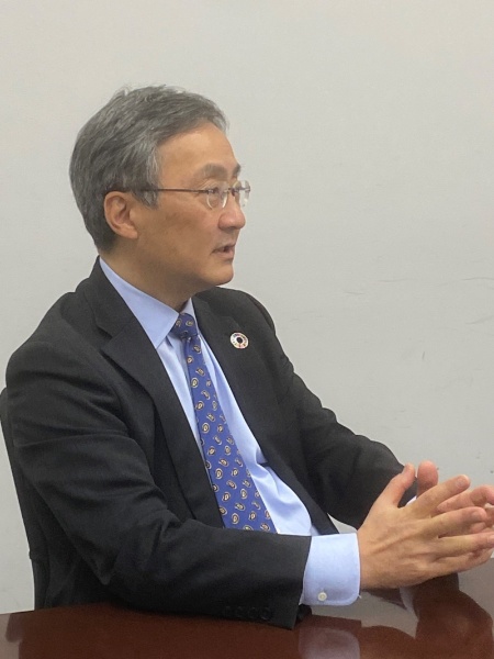 <span class="fontBold">渋澤健(しぶさわ・けん)氏<br/>シブサワ・アンド・カンパニー株式会社代表取締役</span><br>1961年生まれ。1987年UCLA大学でMBA取得。JPモルガン、ゴールドマン・サックス等を経て、米ヘッジファンド、ムーア・キャピタルの日本代表に就任。2001年に独立、シブサワ・アンド・カンパニー設立。2008年コモンズ投信を設立し、取締役会長に就任。経済同友会幹事、他。日本における資本主義の父と呼ばれる渋沢栄一は、祖父の祖父にあたる。著書に『渋沢栄一100の訓言』『渋沢栄一100の金言』(日経ビジネス人文庫)ほか多数。</a>